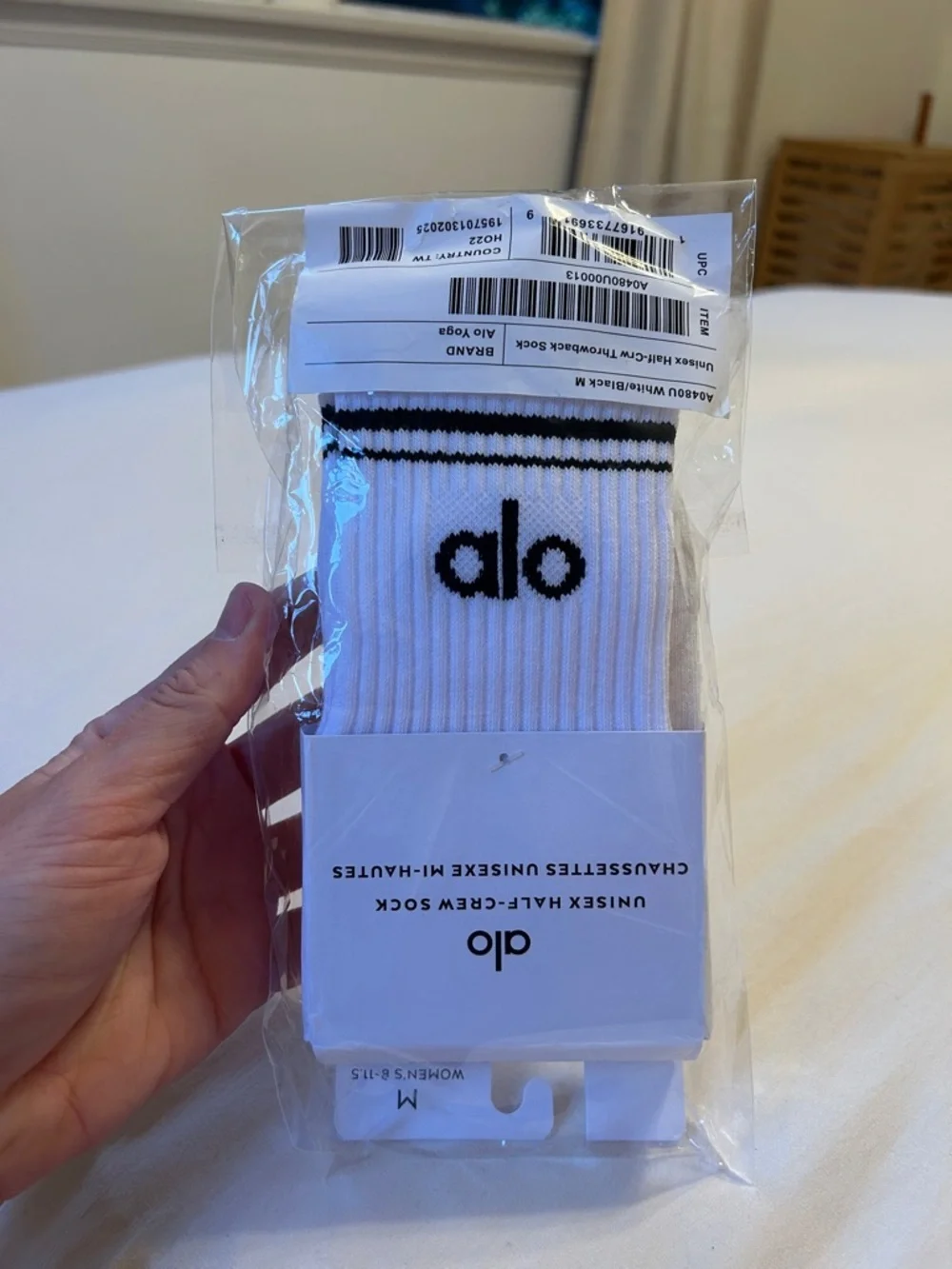 New ALO Unisex Half-Crew Sock. Size Medium. Women: 8-11.5, Men: 6.5-10